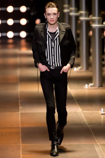 Look 18